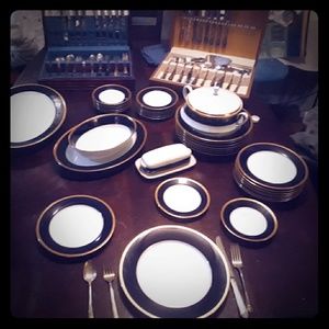 Noritake china set service for 8 Rogers & Sons ant